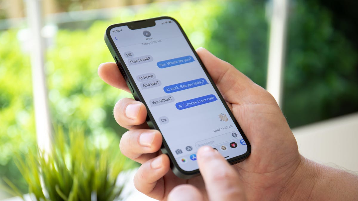 Google Asks Regulators to Liberate Apple’s Blue Text Bubbles – The TechLead