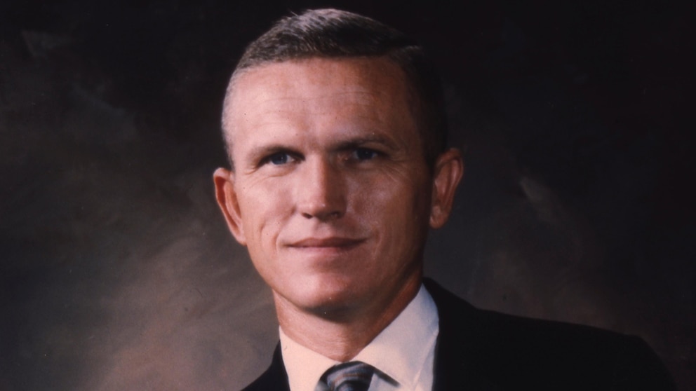 Astronaut Frank Borman, commander of the first Apollo mission to the moon, dies at 95 – The TechLead