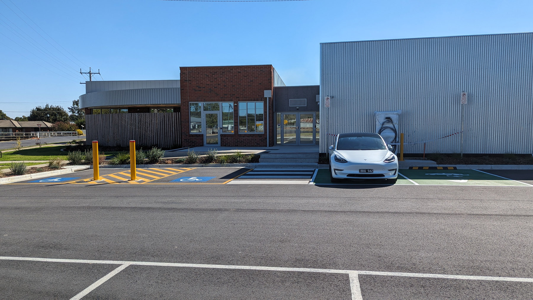 Regional Victorian town of Chiltern has a population of just 1,500 and now has an EV Fast Charger – The TechLead