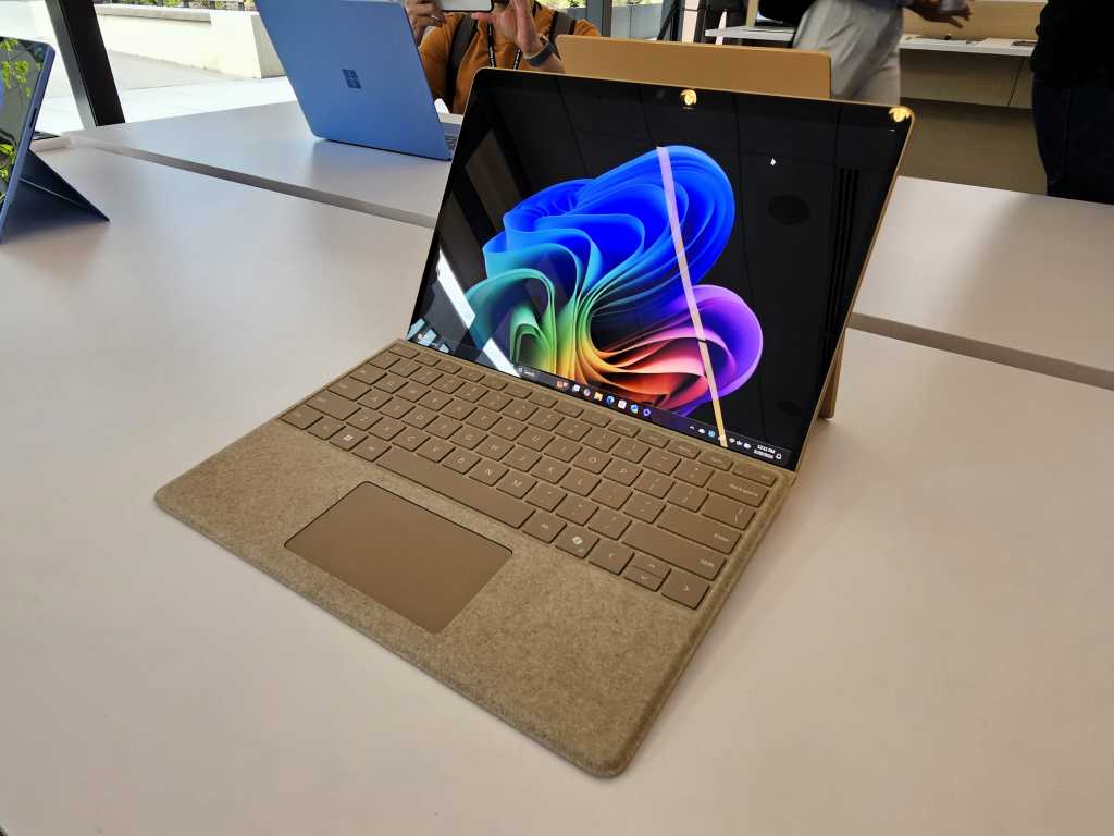 Hands on: Microsoft’s Surface Pro thankfully gives up on ‘lapability’ – The TechLead