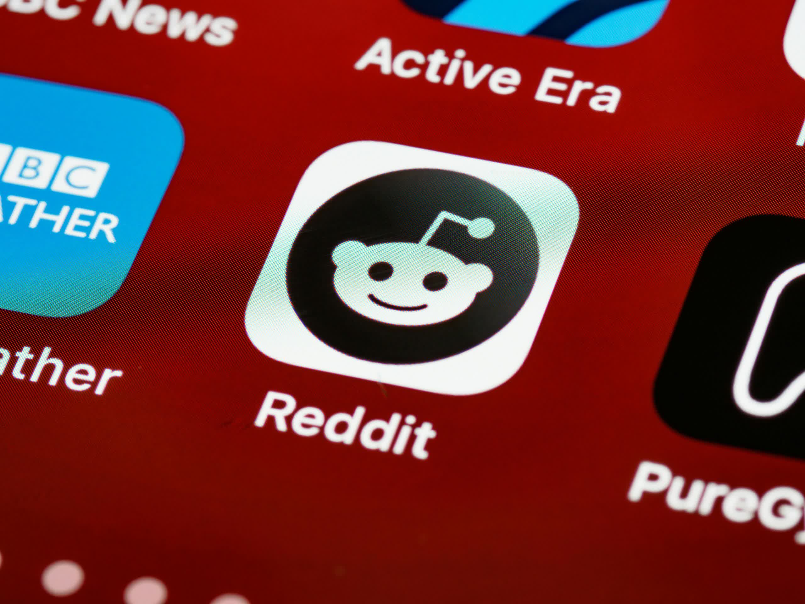 Reddit stands firm against AI companies scraping content for training without paying – The TechLead